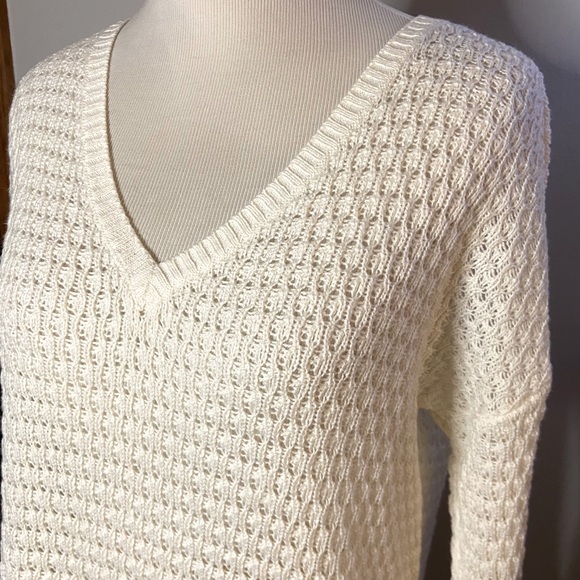 NWT AE White V-Neck Sweater, XS - Picture 3 of 4